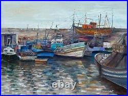 Bretagne, bateaux de pêche amarrés dans le port. HST signée Guy CLARET. 46x61 cm