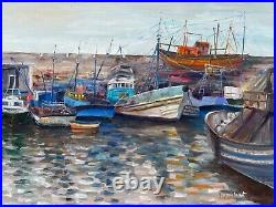 Bretagne, bateaux de pêche amarrés dans le port. HST signée Guy CLARET. 46x61 cm
