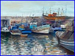 Bretagne, bateaux de pêche amarrés dans le port. HST signée Guy CLARET. 46x61 cm