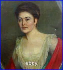 E Mock Portrait de Femme signé du début du XXe siècle Huile sur Toile