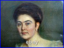 E Mock Portrait de Femme signé du début du XXe siècle Huile sur Toile