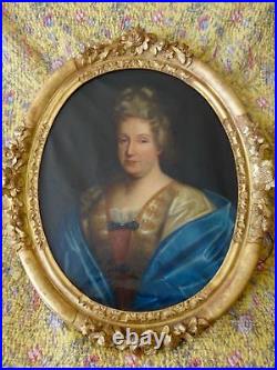 Grand Portrait en médaillon Noblesse cadre en bois doré et sculpté époque XVIIIe