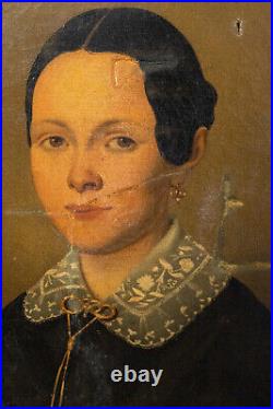 Huile sur toile portrait de jeune femme à la broche XIXe cadre doré L3101