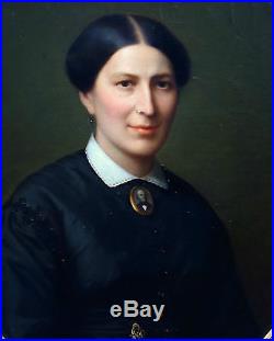 Portrait de femme Ecole Française du XIXème siècle Huile sur toile beau cadre