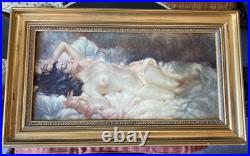 Tableau ancien signé Julian Nu féminin allongé Huile sur toile Cadre doré